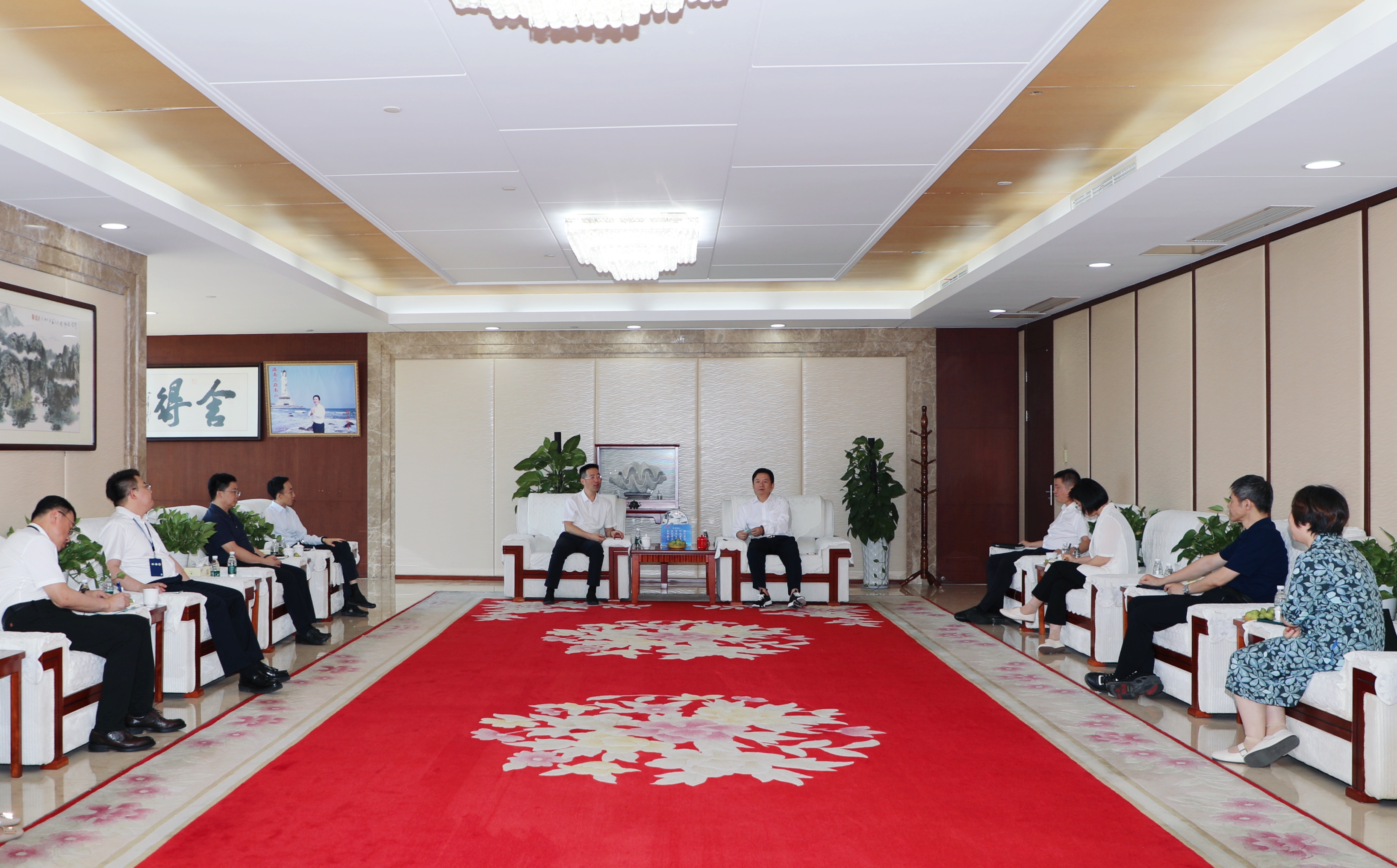 吴江区委副书记、代理区长孙道寻率队走访通鼎集团 ：深化政企精准对接，共筑创新产业生态