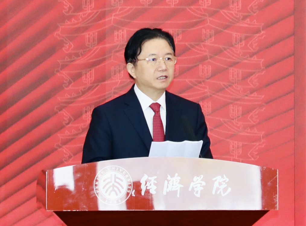 以青春之力赴时代之约 | 通鼎集团董事长沈小平出席北京大学经济学院2025年开学典礼并发表寄语