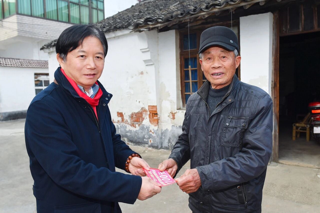 从1000元“涨到”2100元!通鼎集团连续11年为家乡老人发放新春助老善款 从1000元“涨到”2100元!通鼎集团连续11年为家乡老人发放新春助老善款